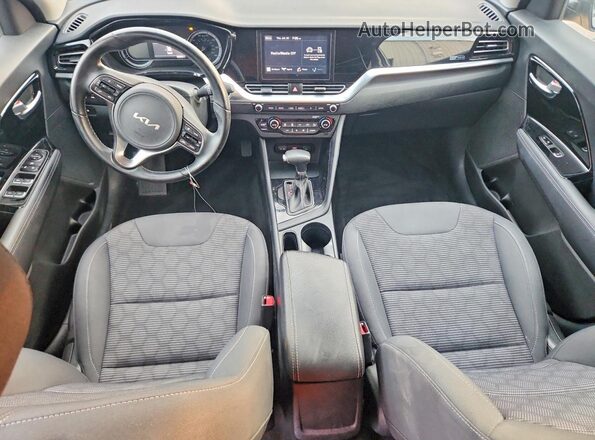 KNDCB3LC4N5515222 2022 KIA NIRO Серый Вид панели приборов