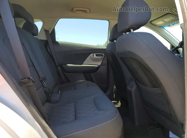 KNDCB3LC5H5036702 2017 KIA NIRO Silver Вид задньої частини салону