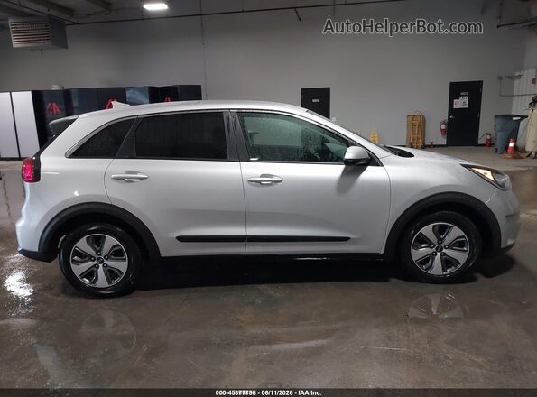 KNDCB3LC5J5147465 2018 KIA NIRO Gray Vista interior trasera