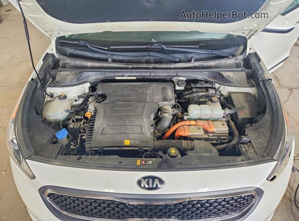 KNDCB3LC5J5155128 2018 KIA NIRO White Rear interior view