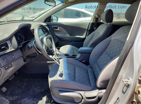 KNDCB3LC6H5057476 2017 KIA NIRO Серебряный Вид салона спереди