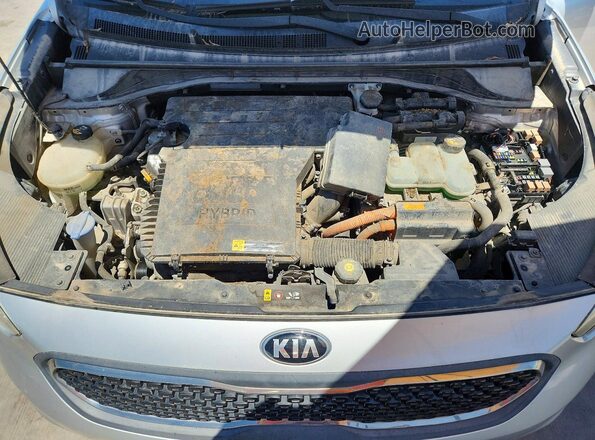 KNDCB3LC6H5057476 2017 KIA NIRO Серебряный Вид задней части салона