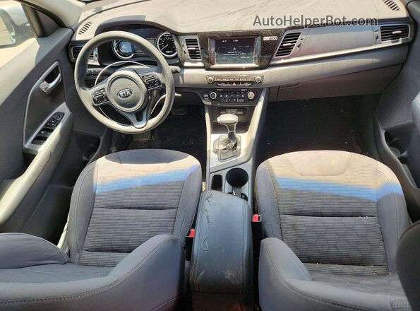 KNDCB3LC6H5057476 2017 KIA NIRO Серебряный Вид панели приборов