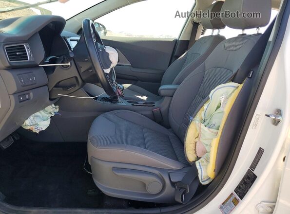 KNDCB3LC6H5074066 2017 KIA NIRO Белый Вид салона спереди