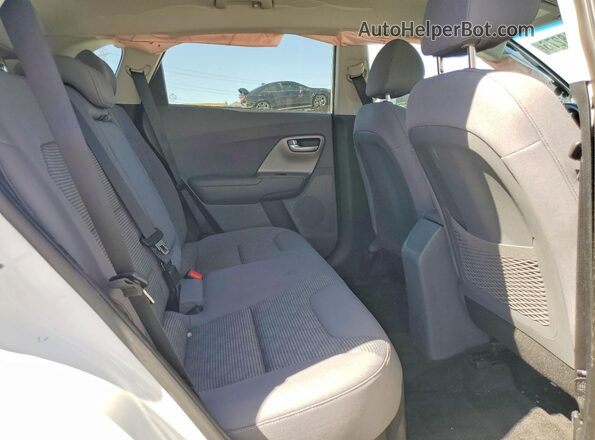 KNDCB3LC6H5074066 2017 KIA NIRO Белый Вид задних сидений