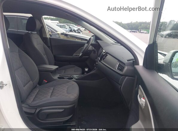 KNDCB3LC6H5085049 2017 KIA NIRO Белый Вид салона спереди