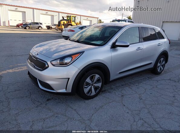 KNDCB3LC6J5160693 2018 KIA NIRO Silver წინა მარცხენა ხედი სამი მეოთხედიდან
