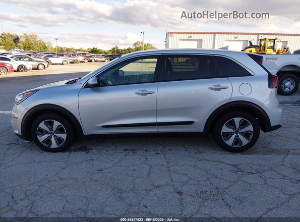 KNDCB3LC6J5160693 2018 KIA NIRO Silver 