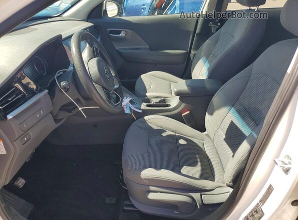 KNDCB3LC6M5471576 2021 KIA NIRO White Вид салону спереду