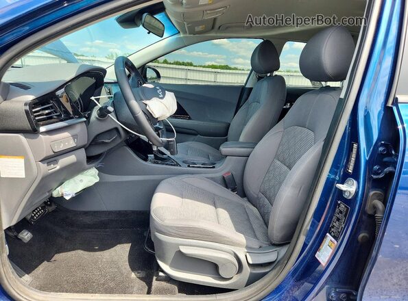KNDCB3LC7N5536145 2022 KIA NIRO Blue Widok wnętrza z przodu