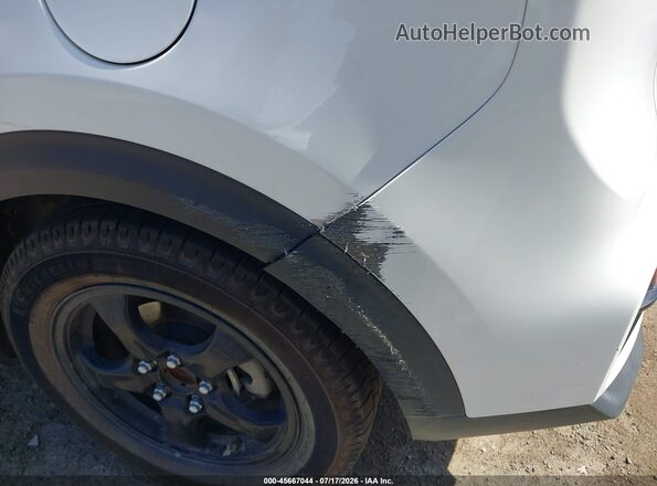 KNDCB3LC8N5511058 2022 KIA NIRO White 