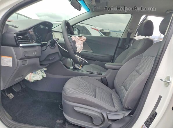 KNDCB3LC8N5514980 2022 KIA NIRO White Вид салону спереду