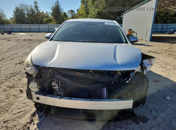 KNDCB3LC9J5132399 2018 KIA NIRO Silver Widok z przodu