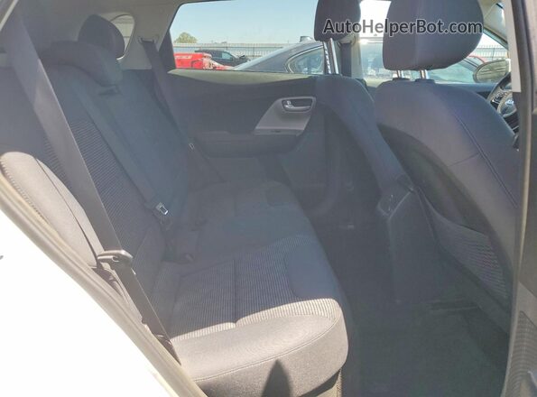 KNDCB3LC9J5143709 2018 KIA NIRO White Widok wnętrza z tyłu