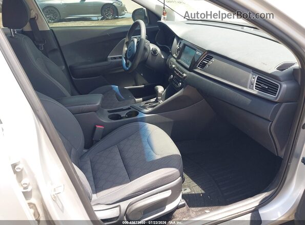 KNDCB3LC9K5295572 2019 KIA NIRO Серебряный Вид салона спереди