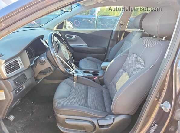 KNDCB3LCXH5060784 2017 KIA NIRO Gray Front interior view