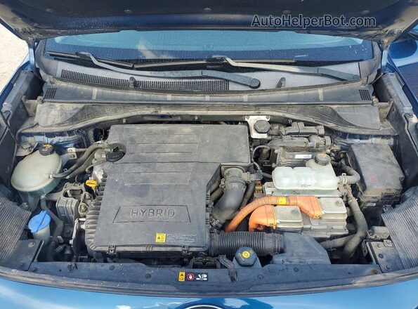 KNDCB3LCXJ5170692 2018 KIA NIRO Blue Rear interior view