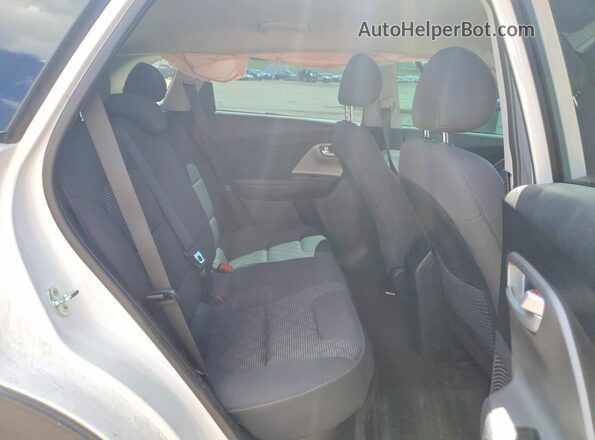 KNDCB3LCXN5534664 2022 KIA NIRO White Rear seats view