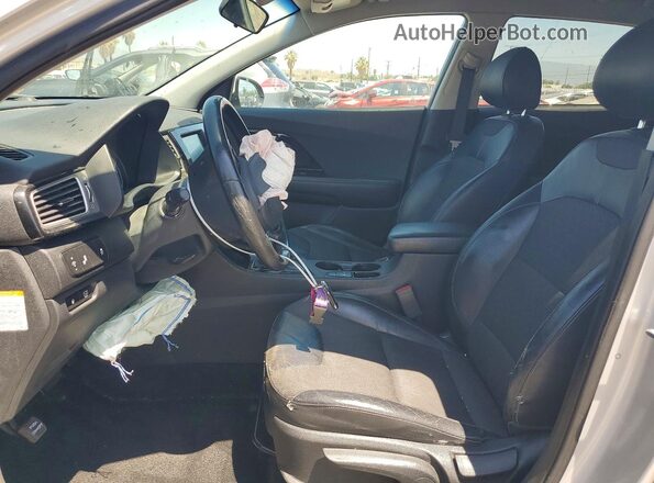 KNDCC3LC0H5068275 2017 KIA NIRO Silver Вид салону спереду