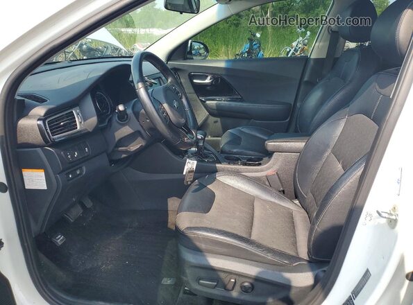 KNDCC3LC2H5050313 2017 KIA NIRO White Widok wnętrza z przodu