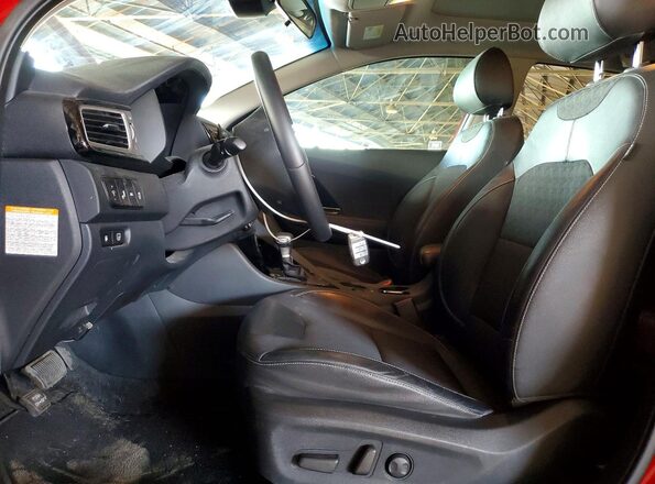 KNDCC3LC3H5076418 2017 KIA NIRO Красный Вид салона спереди