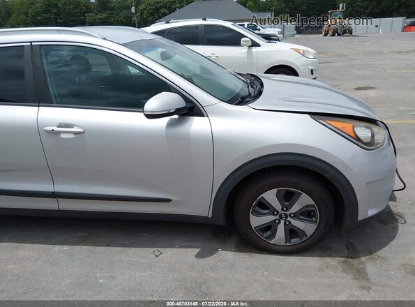 KNDCC3LC5H5037281 2017 KIA NIRO Silver Vista interior trasera
