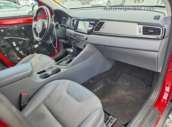 KNDCC3LC5H5054713 2017 KIA NIRO Red Widok deski rozdzielczej