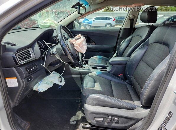 KNDCC3LC6K5250229 2019 KIA NIRO Серебряный Вид салона спереди