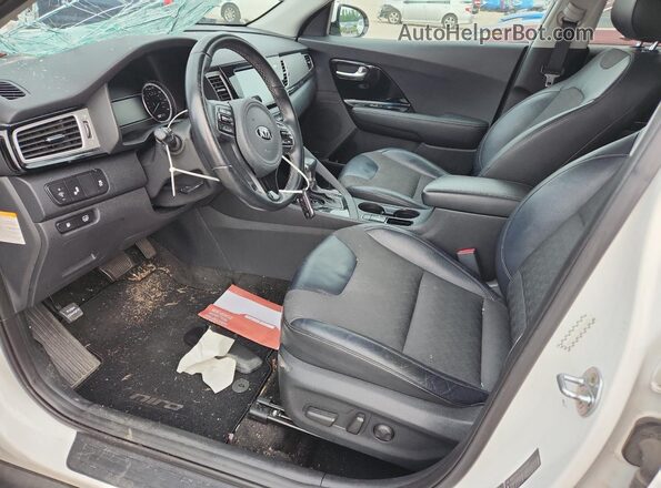 KNDCC3LC7H5053059 2017 KIA NIRO Белый Вид салона спереди