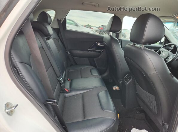 KNDCC3LC7H5053059 2017 KIA NIRO Белый Вид задних сидений