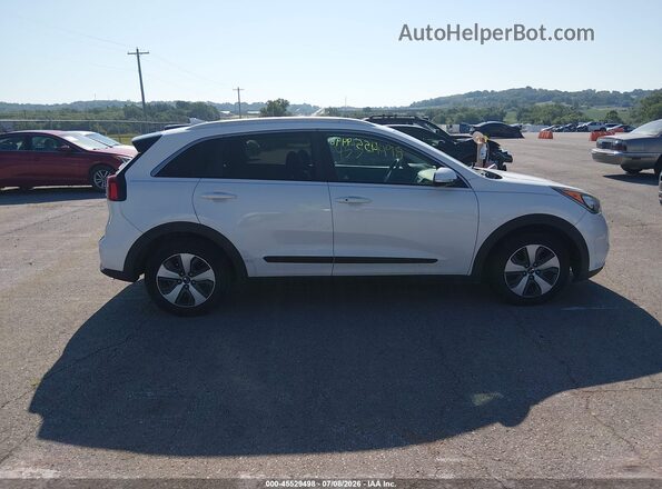 KNDCC3LC7H5054020 2017 KIA NIRO White Widok wnętrza z tyłu