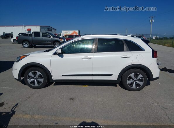 KNDCC3LC7H5054020 2017 KIA NIRO White Widok wnętrza 360 stopni
