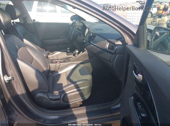 KNDCC3LC7J5134357 2018 KIA NIRO Серый Вид салона спереди