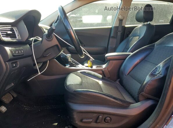 KNDCC3LC9J5152794 2018 KIA NIRO Gray Front interior view