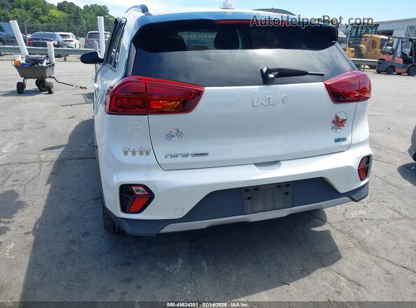 KNDCC3LCXN5534435 2022 KIA NIRO White 