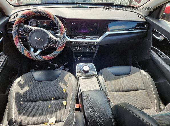 KNDCC3LG0N5150490 2022 KIA NIRO Красный Вид панели приборов