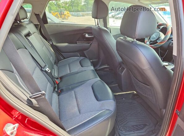 KNDCC3LG0N5150490 2022 KIA NIRO Красный Вид задней части салона