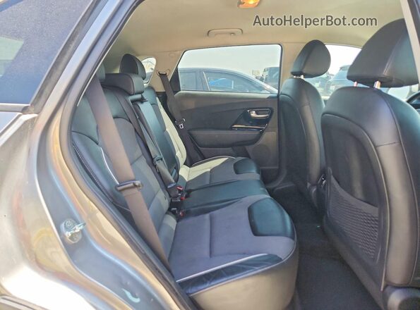 KNDCC3LG2N5159949 2022 KIA NIRO Silver Widok wnętrza z tyłu