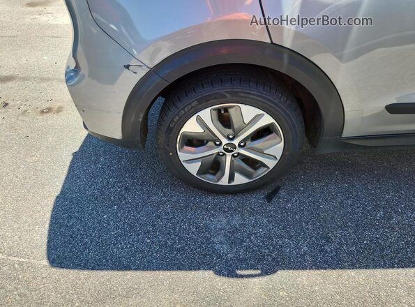KNDCC3LG6N5159775 2022 KIA NIRO Silver 