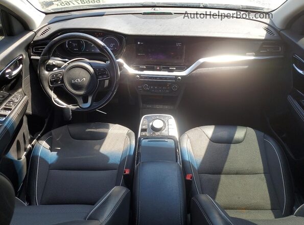 KNDCC3LG8N5138619 2022 KIA NIRO Silver Dashboard view