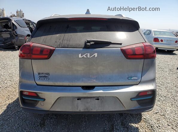 KNDCC3LG8N5138619 2022 KIA NIRO Silver Rear view