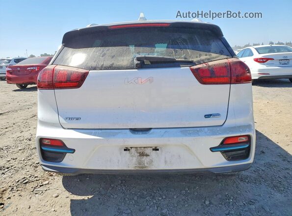 KNDCC3LG8N5159826 2022 KIA NIRO White Հետևի տեսք