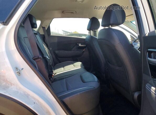 KNDCC3LG8N5159826 2022 KIA NIRO White Սալոնի հետևի տեսք