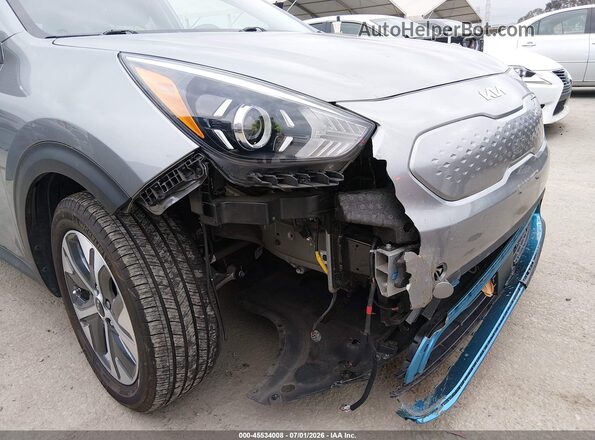 KNDCC3LG9N5138600 2022 KIA NIRO EV Silver Widok z przodu