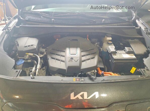 KNDCC3LG9N5158734 2022 KIA NIRO Charcoal Vista del compartimento del motor