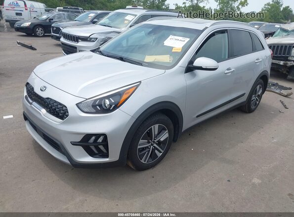 KNDCE3LC0L5433881 2020 KIA NIRO Silver Առջևի ձախ երեք քառորդ տեսարան