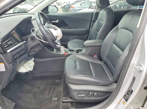 KNDCE3LC2M5465314 2021 KIA NIRO Silver Front interior view