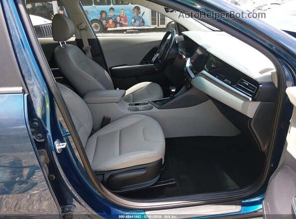 KNDCE3LC6N5516833 2022 KIA NIRO Синий Вид салона спереди
