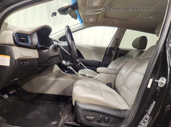 KNDCE3LC8H5044686 2017 KIA NIRO Черный Вид салона спереди
