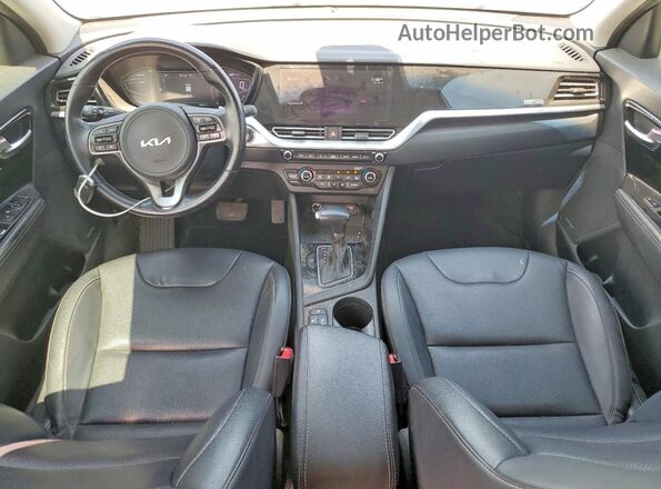 KNDCE3LCXN5516950 2022 KIA NIRO Белый Вид панели приборов